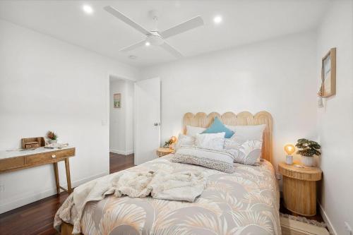 Cama o camas de una habitación en TreasureView Beach House #9 -Entire property