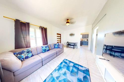 Afbeelding uit fotogalerij van South Hill Cottage in Sandy Ground Village