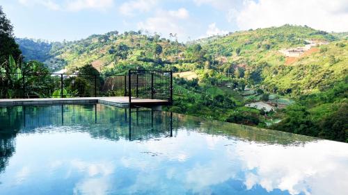 a swimming pool with a view of a mountain at Thalassaville Dago Bandung in Bengkok