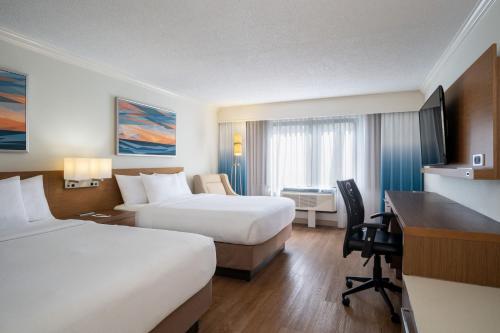 Postel nebo postele na pokoji v ubytování Courtyard by Marriott - Naples