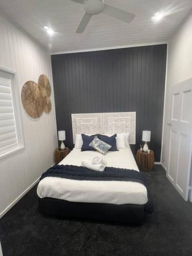 Una cama o camas en una habitación de Keppel 180