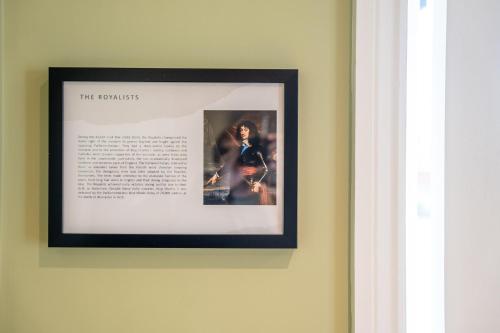 Imagen de la galería de Commandery Vaults - Luxury Apartment in City Centre with SKY TV, en Worcester