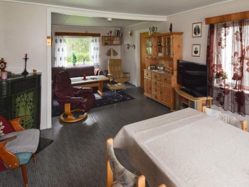 een slaapkamer met een bed en een woonkamer bij 8 person holiday home in Terr k in Terråk