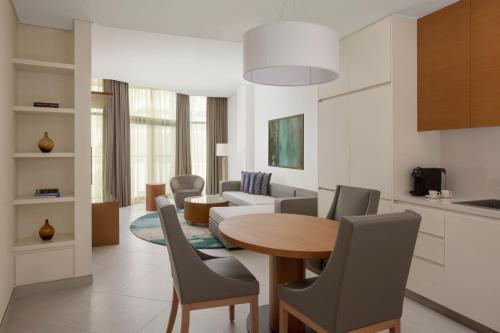 a kitchen and living room with a table and chairs at Marriott Marquis Dubai Creek in Dubai