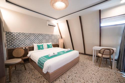 Ubu Villa Kinanthi - 1 BR in Yogyakarta tesisinde bir odada yatak veya yataklar