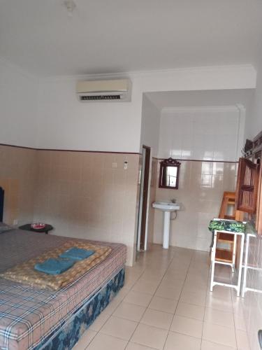 Postel nebo postele na pokoji v ubytování Cempaka 2 Homestay