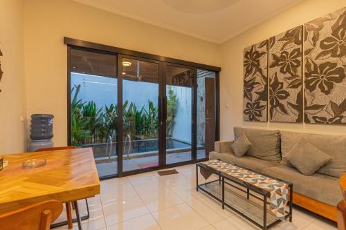 Ruang duduk di The BALIem Villa