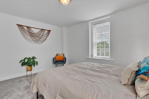 Cama o camas de una habitación en Renovated 2br In Germantown