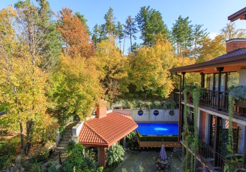 an aerial view of a house with a swimming pool at Seventeen Rooms in Tʼelavi