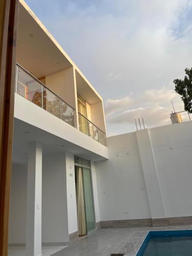 a view of the house from the pool at Hurin Hotel in Ica