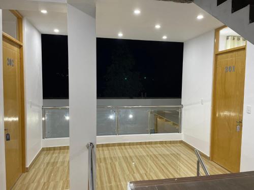 an empty room with a large flat screen tv at Hurin Hotel in Ica