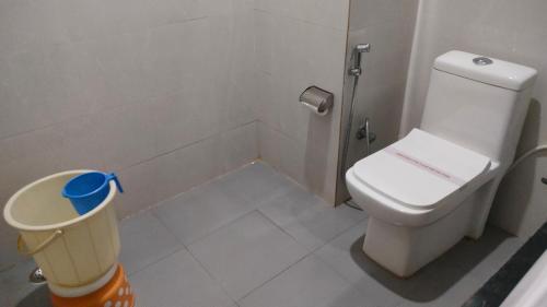 a bathroom with a toilet and a trash can at Seven Corbett in Rāmnagar