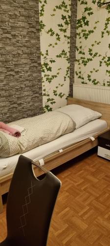 Postel nebo postele na pokoji v ubytování Pension Haus am Malesfelsen
