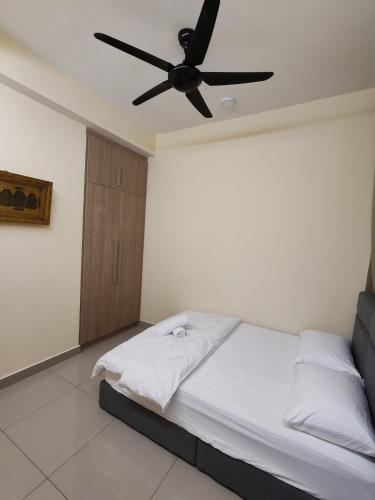 Ένα ή περισσότερα κρεβάτια σε δωμάτιο στο Homestay Gombak 3 Bedroom