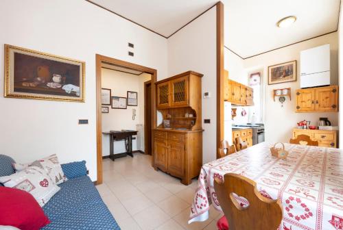 a bedroom with a bed and a table and a kitchen at Bed & Breakfast Tiffany in Domodossola