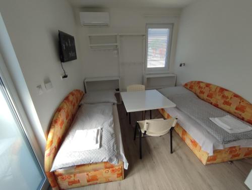 TV a/nebo společenská místnost v ubytování BÖJTÖS apartmány NESVADY