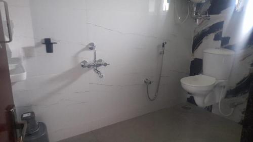 a bathroom with a toilet and a shower at GREEN MOUNT RESORTS in Malaiyāndipattanam