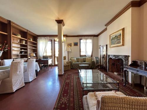 Ponte Vecchio View Apartment by FlorenceHospitality com