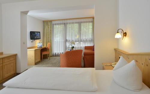 Llit o llits en una habitació de Hotel Diana