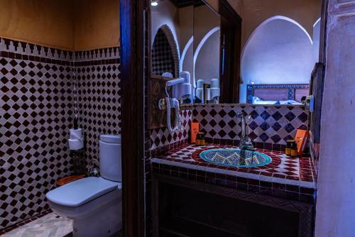 Hotel Riad Xalucaにあるバスルーム