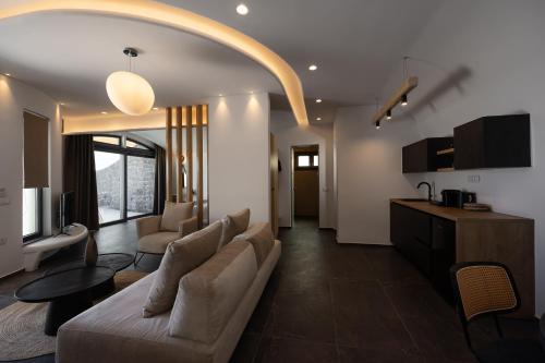 TV o dispositivi per l'intrattenimento presso Secret Path Luxury Villas