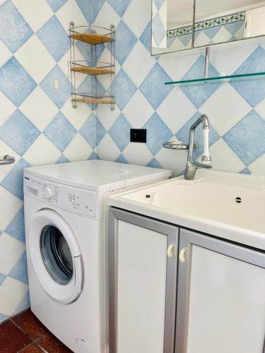 a bathroom with a washing machine and a sink at Agriturismo Villa Pina in Lizzanello