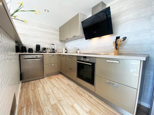Spacious pet friendly luxury 2 bed 2 bath Calpe Port apartment with private parking