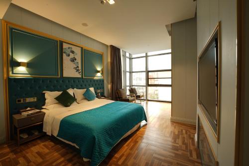 a bedroom with a bed and a large window at Mehood Hotel Shanghai Lujiazui in Shanghai