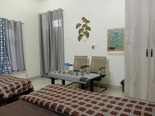 Hari Sharnam Home Stay tesisinde bir oturma alanı