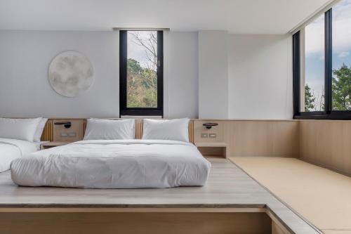 Ein Bett oder Betten in einem Zimmer der Unterkunft Moda & the Moon B&B
