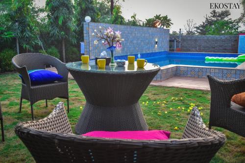 a table with drinks on it in a yard at EKOSTAY- Nest Villa in Karjat