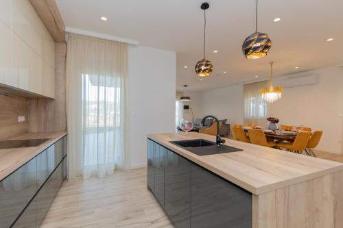 Η κουζίνα ή μικρή κουζίνα στο Villa Lauret