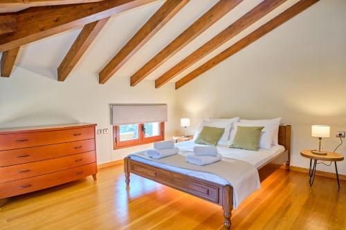 a bedroom with a large bed and a dresser at Utopia Beach Villa in Litherés