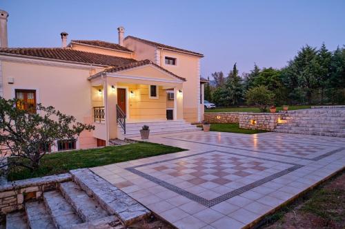 a house with a stone driveway in front of a house at Utopia Beach Villa in Litherés