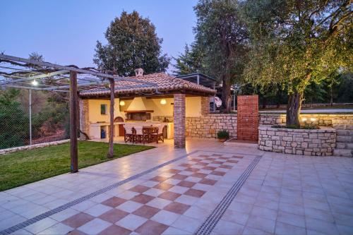 a house with a checkered floor and a patio at Utopia Beach Villa in Litherés