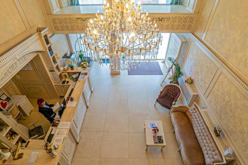an overhead view of a living room with a chandelier at Hotel Sulina International in Mamaia