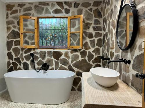 A bathroom at Villa La Solana Rocabella