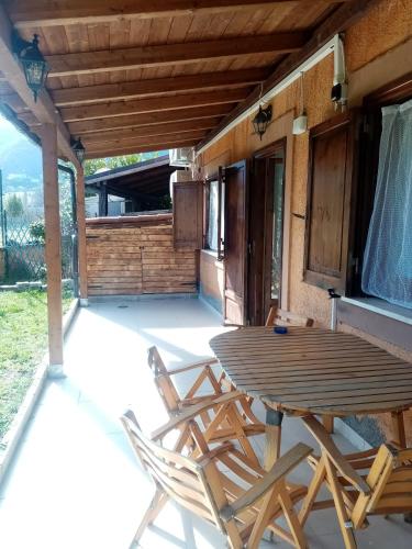 a wooden table and two chairs on a patio at Casa dell'orso in Rocca di Botte
