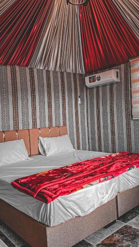 Katil atau katil-katil dalam bilik di Wadi Rum Mohammed Camp