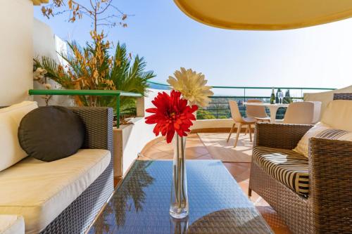 Central 2 Bedroom Apartment with Stunning Views