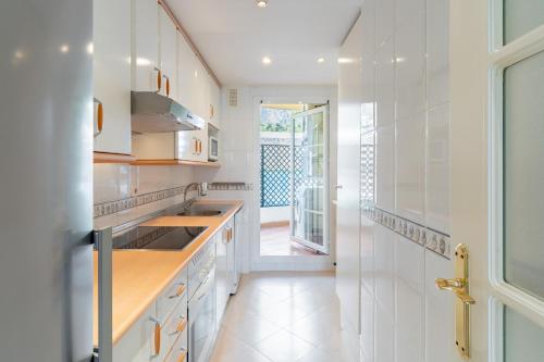 Central 2 Bedroom Apartment with Stunning Views