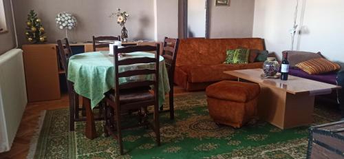 Χώρος καθιστικού στο Apartman Nissa