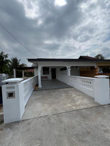 a white house with a large driveway at Kicauan RoomStay #1 Kuala Berang-Free WiFi & Netflix for 2 Pax in Kuala Berang