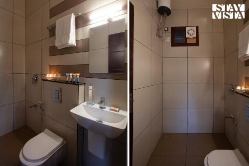 Koupelna v ubytování StayVista at Palm Tree Homes with Complimentary Breakfast, BBQ Grill and Pet-Friendly Home