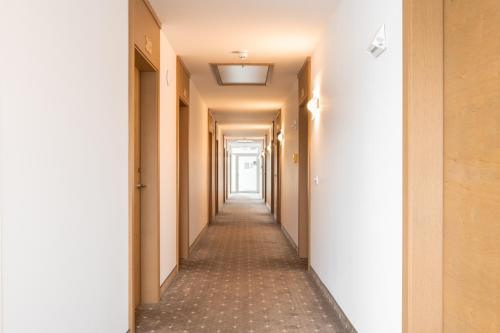 a corridor of an office building with a long hallway at Snooze Apartments in Holzkirchen