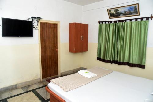 TV a/nebo společenská místnost v ubytování Janata Hotel
