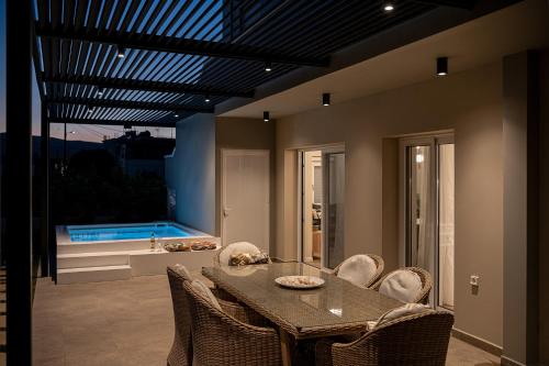 Πισίνα στο ή κοντά στο HappyHouse Villa