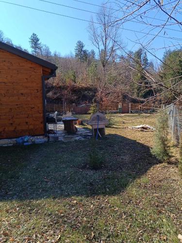 a backyard with a picnic table and a building at Wooden Mountain Villa in Berovo