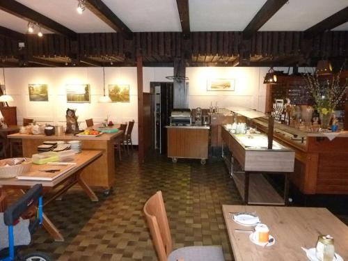 Restaurace v ubytování Akzent Hotel Zur Wasserburg - Hotel Garni bed & breakfast