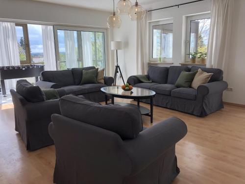 a living room with two couches and a table at Ferienwohnung Am Kreuzberg für 8 Personen in Medlingen